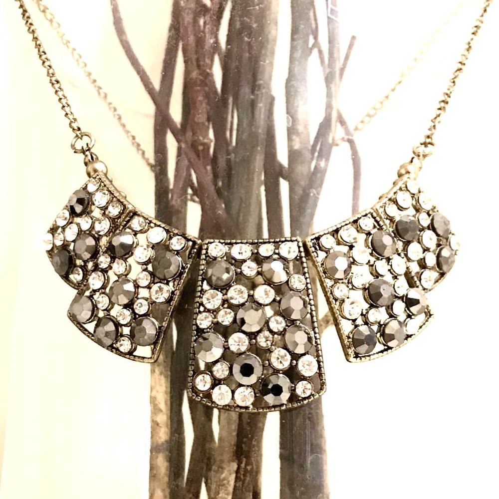 Shimmering necklace